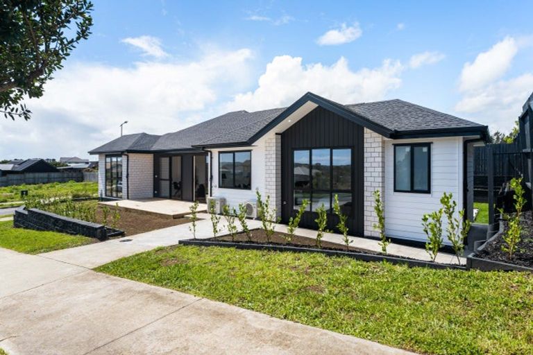 Photo of property in 4 Dame Nganeko Drive, Glenbrook, 2681
