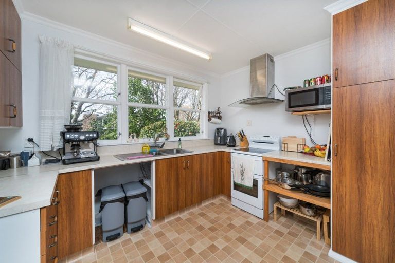 Photo of property in 76 Wikiriwhi Crescent, Awapuni, Palmerston North, 4412