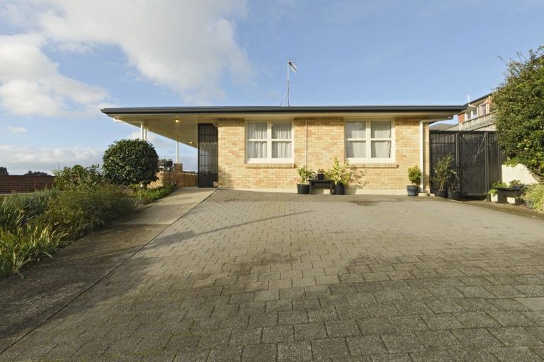 Photo of property in 1/24 Upland Street, Brookfield, Tauranga, 3110