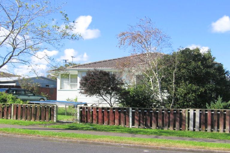 Photo of property in 4 Othello Drive, Clover Park, Auckland, 2023