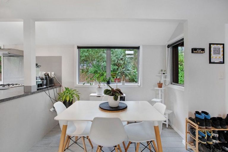 Photo of property in 2/11 Limmer Place, Browns Bay, Auckland, 0632