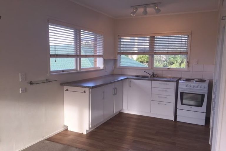 Photo of property in 2/58 Arran Road, Browns Bay, Auckland, 0630