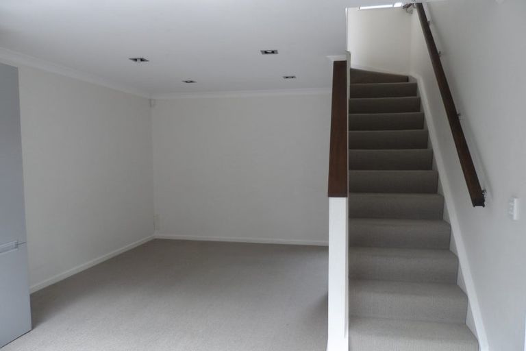 Photo of property in 12 Spoonbill Place, Unsworth Heights, Auckland, 0632