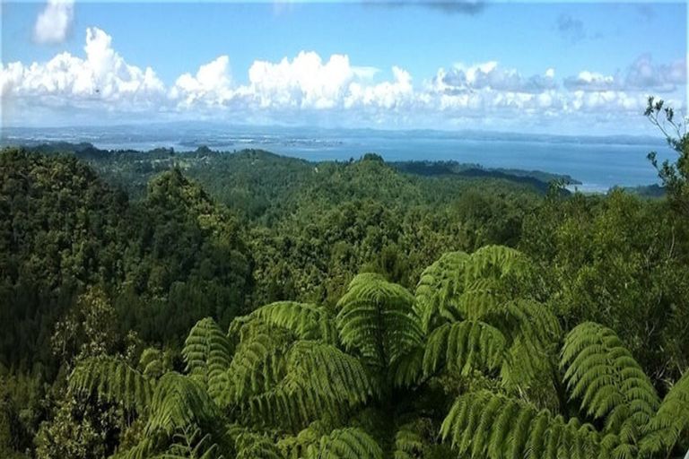 Photo of property in 442-454 Scenic Drive, Waiatarua, Auckland, 0612