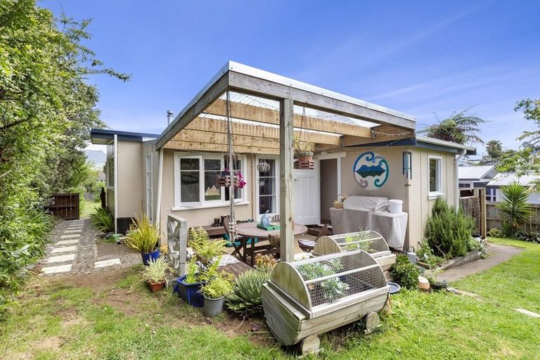 Photo of property in 14 Smith Street, Raglan, 3225