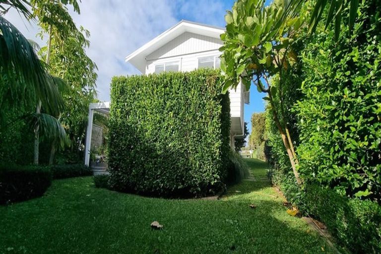 Photo of property in 2/17 Bevyn Street, Castor Bay, Auckland, 0620
