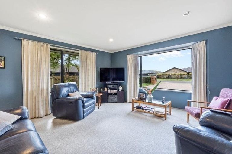 Photo of property in 99 Rototuna Road, Rototuna, Hamilton, 3210