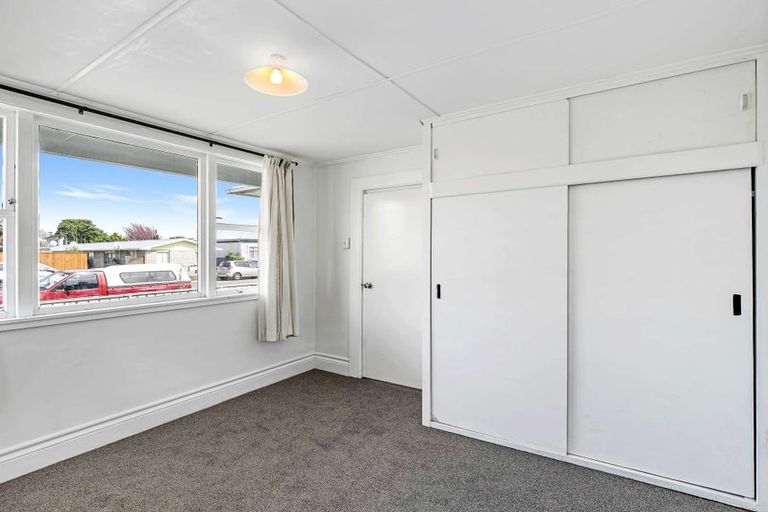 Photo of property in 21 Edgeware Road, Palmerston North, 4410
