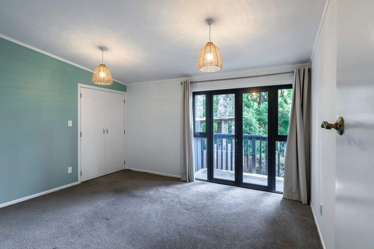 Photo of property in 44 Hollywood Avenue, Titirangi, Auckland, 0604