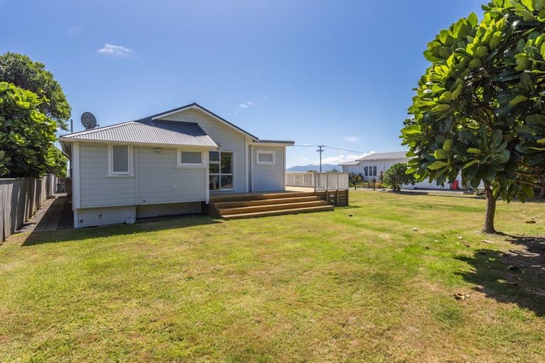 Photo of property in 60 The Parade, Paekakariki, 5034