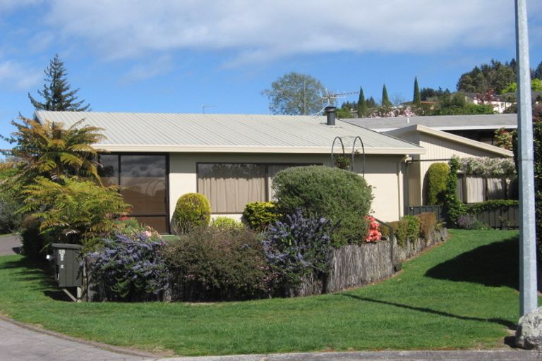 Photo of property in 2/16 Isobel Street, Acacia Bay, Taupo, 3330