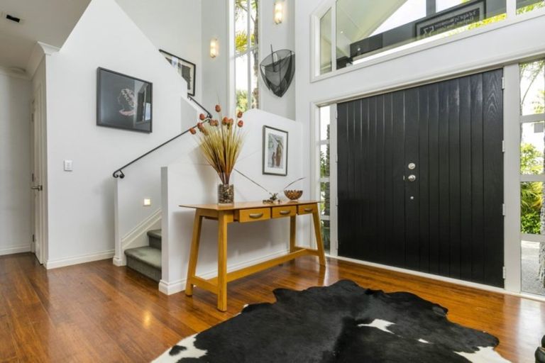 Photo of property in 2 Oscar Road, Greenhithe, Auckland, 0632