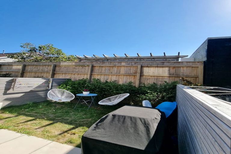 Photo of property in 9/20 Trent Street, Island Bay, Wellington, 6023