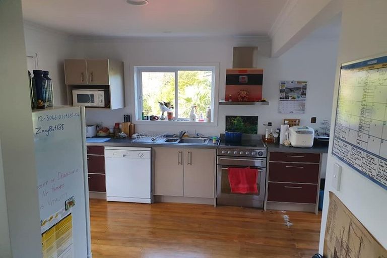 Photo of property in 15 Maori Hut Road, Red Beach, 0932