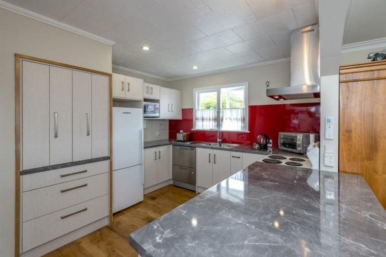 Photo of property in 16 Chester Street, Levin, 5510