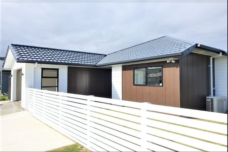 Photo of property in 51 Buddle Road, Wallaceville, Upper Hutt, 5018