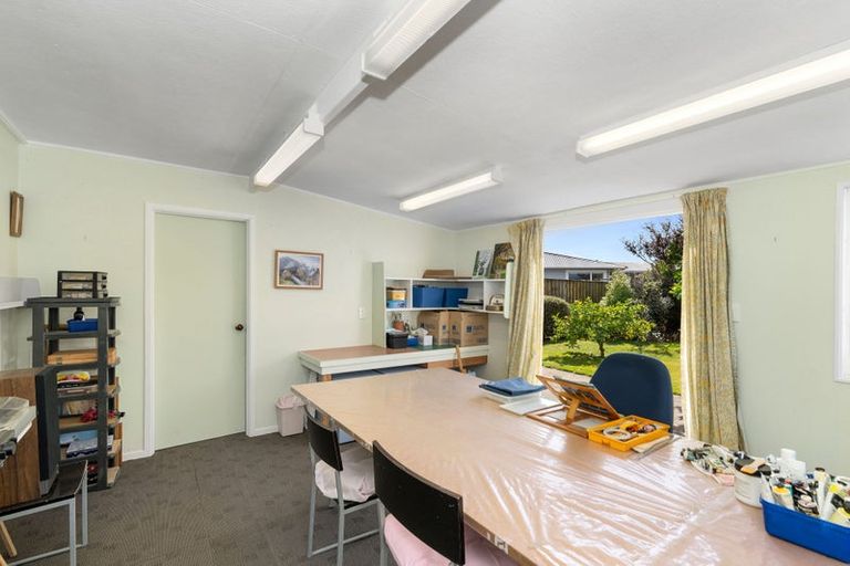 Photo of property in 102a Queen Street West, Levin, 5510