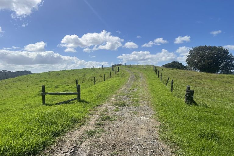 Photo of property in 492 Wairere Road, Paparoa, 0571