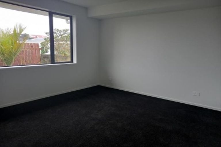 Photo of property in 9a Turakina Street, Merrilands, New Plymouth, 4312