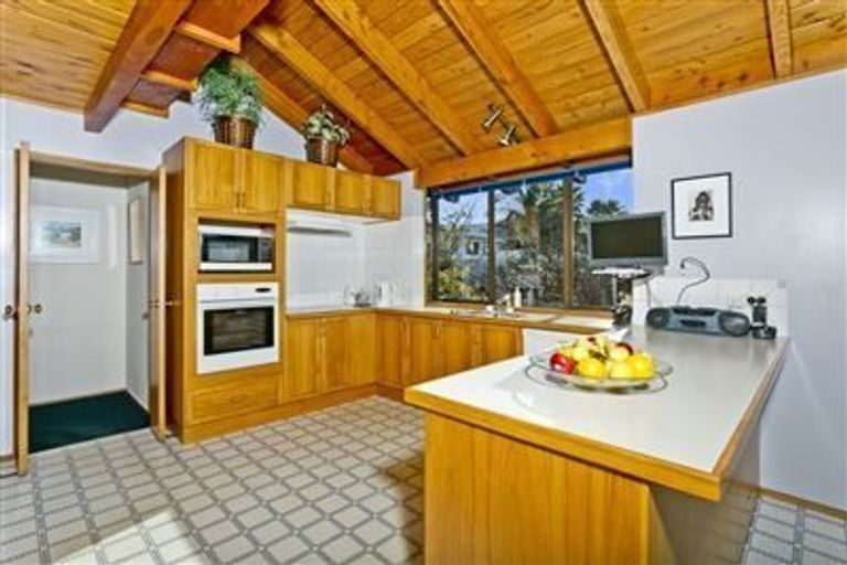 Photo of property in 3/14 Marama Street, Castor Bay, Auckland, 0620