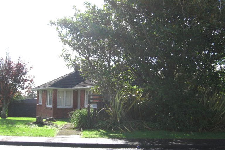 Photo of property in 3 Vodanovich Road, Te Atatu South, Auckland, 0610