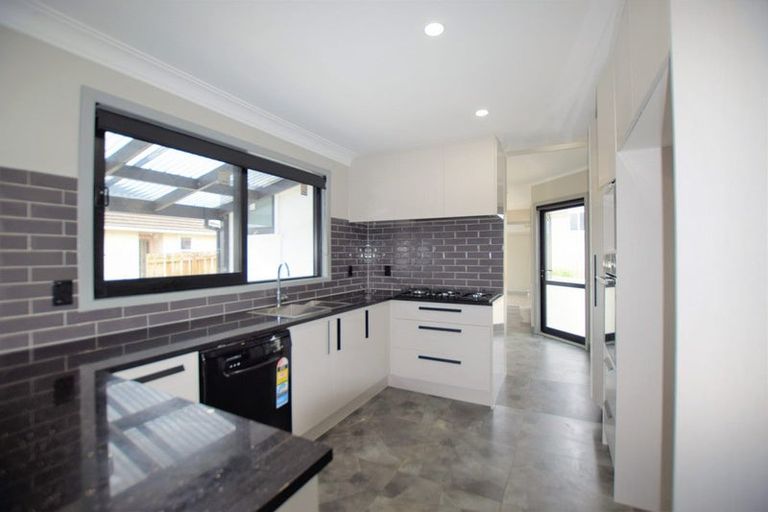 Photo of property in 1/112 View Road, Sunnyvale, Auckland, 0612