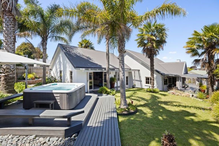 Photo of property in 62 Cairns Crescent, Rototuna, Hamilton, 3210