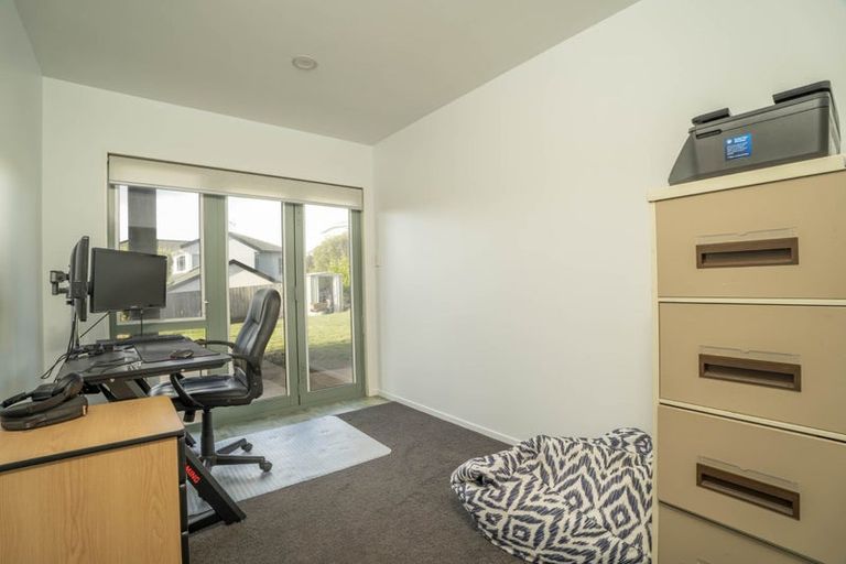 Photo of property in 12 Pendennis Point, Camborne, Porirua, 5026