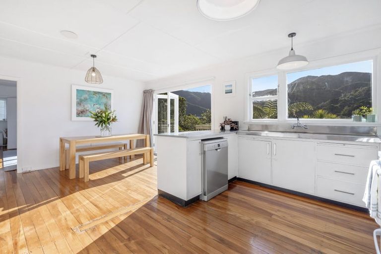 Photo of property in 25 Spencer Street, Crofton Downs, Wellington, 6035