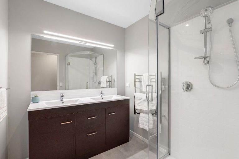 Photo of property in 32 Hyndhope Road, Kennedys Bush, Christchurch, 8025