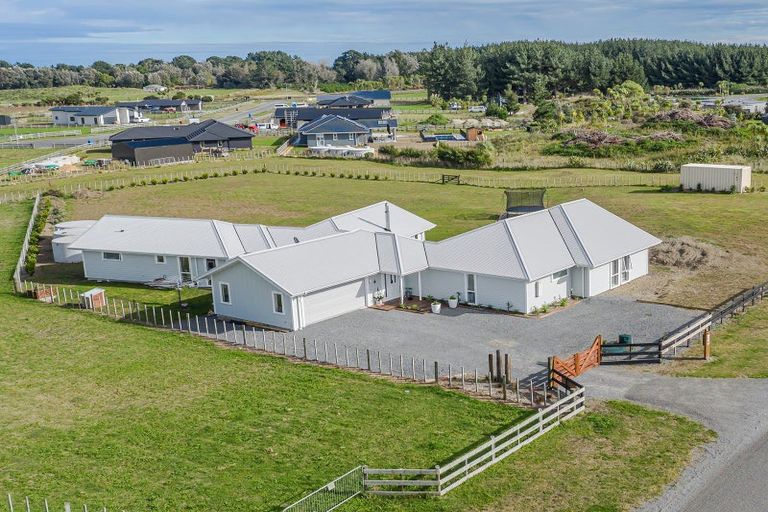 Photo of property in 14 Mowhia Grove, Waitarere, Levin, 5510