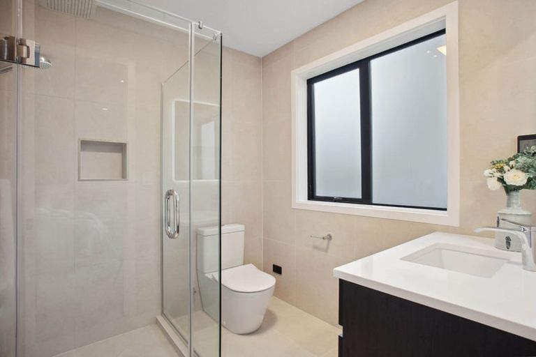 Photo of property in 28a Oliver Twist Avenue, Mellons Bay, Auckland, 2014