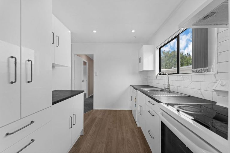 Photo of property in 2/81 Harmel Road, Glendene, Auckland, 0602