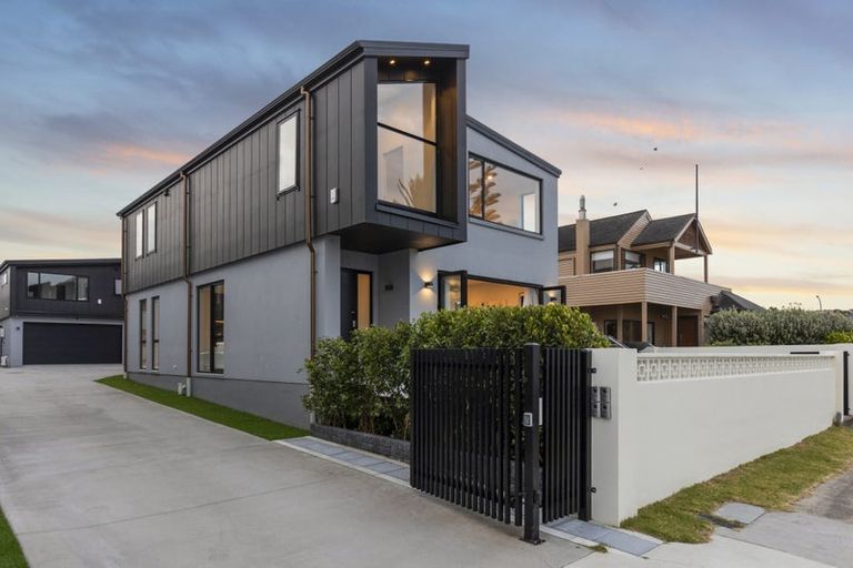Photo of property in 18a The Esplanade, Eastern Beach, Auckland, 2012