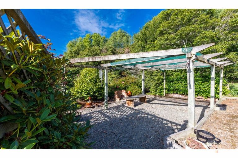 Photo of property in 84 Timaru Road, Waimate, 7924