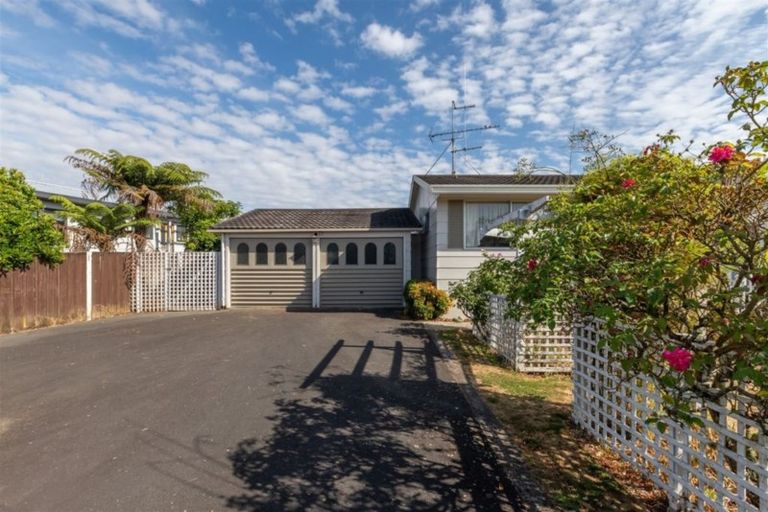 Photo of property in 2 Carew Street, Nawton, Hamilton, 3200