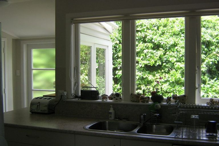 Photo of property in 48 Kahu Road, Paremata, Porirua, 5024