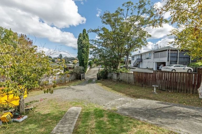 Photo of property in 49 Totaravale Drive, Totara Vale, Auckland, 0629