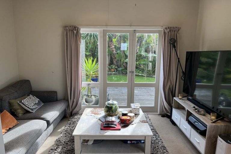 Photo of property in 72 Carlisle Road, Browns Bay, Auckland, 0632