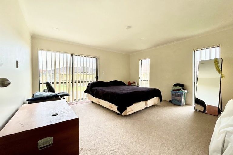 Photo of property in 37 Nicholas Gibbons Drive, Clendon Park, Auckland, 2103