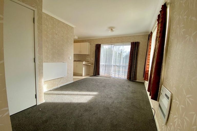 Photo of property in 7 Exeter Crescent, Takaro, Palmerston North, 4412