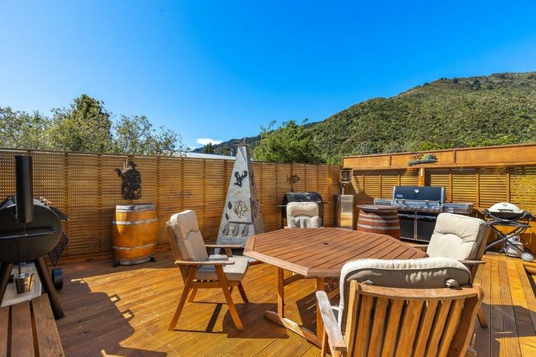 Photo of property in 296 Waikawa Road, Waikawa, Picton, 7220