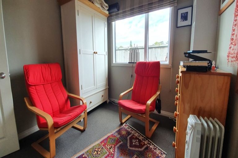 Photo of property in 10 Nirmal Place, Sunnyvale, Auckland, 0612