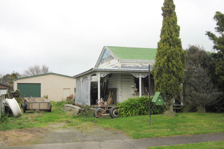 Photo of property in 42 Featherston Street, Levin, 5510