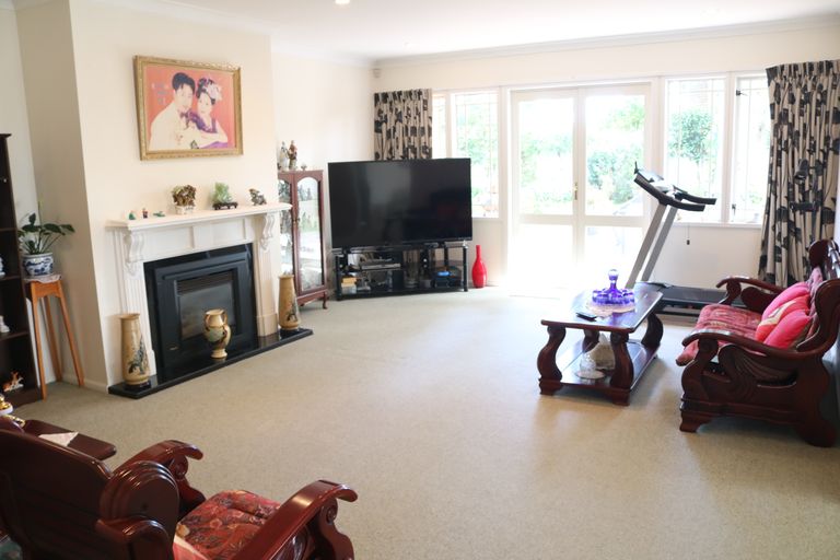 Photo of property in 4 The Oaks, Awapuni, Palmerston North, 4412