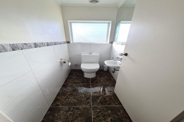 Photo of property in 29 Petrel Place, Massey, Auckland, 0614
