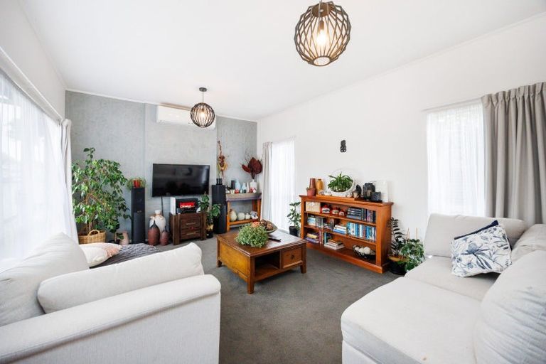 Photo of property in 127 Apollo Parade, Milson, Palmerston North, 4414