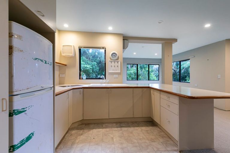 Photo of property in 922 West Coast Road, Waiatarua, Auckland, 0604