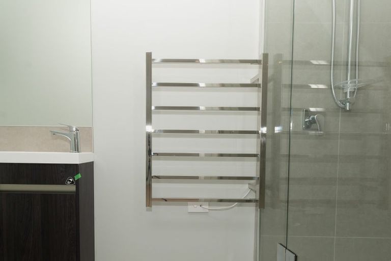 Photo of property in 2b Nerita Place, Long Bay, Auckland, 0630