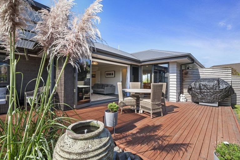 Photo of property in 25 Trump Place, Kelvin Grove, Palmerston North, 4414